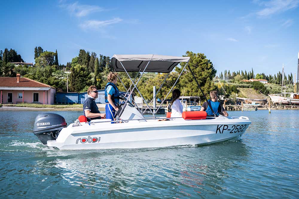 Location de bateau à moteur jusqu'à 5 places